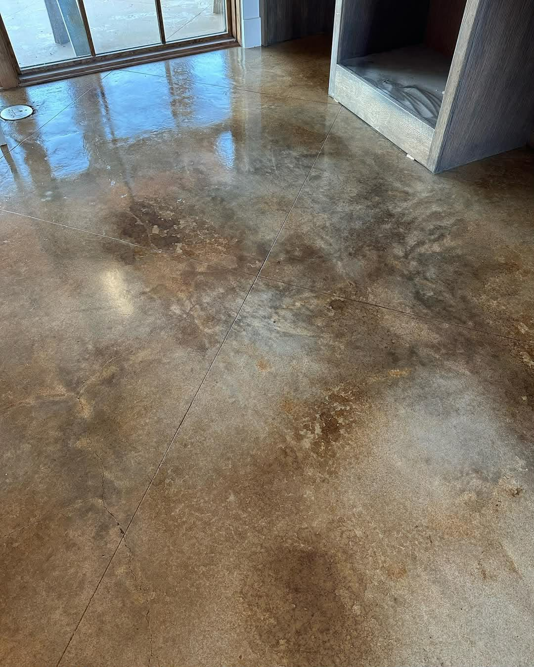 Stained concrete floor with a mottled finish